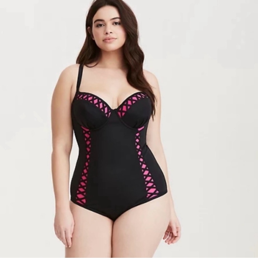 TORRID Black/Hot Pink Swimsuit 3X Demi Push Up Peekaboo Size 3